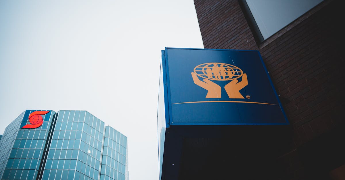 What is the process for leasing commercial real estate?