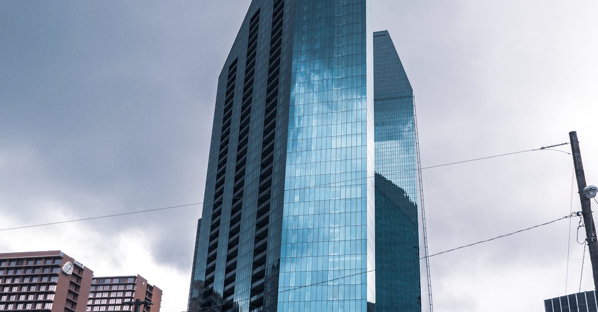 Why should a business consider getting help from a commercial real estate company to lease commercial space?